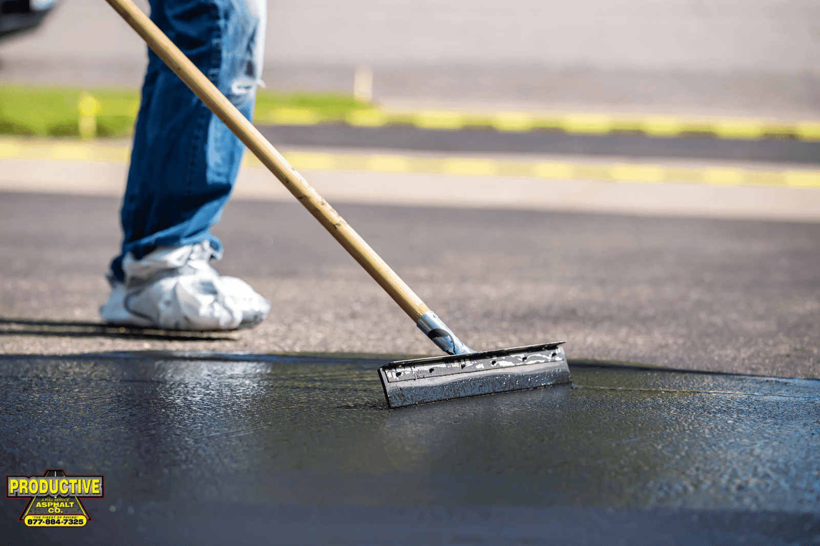 Essential Tips for Sealcoating Your Own Driveway